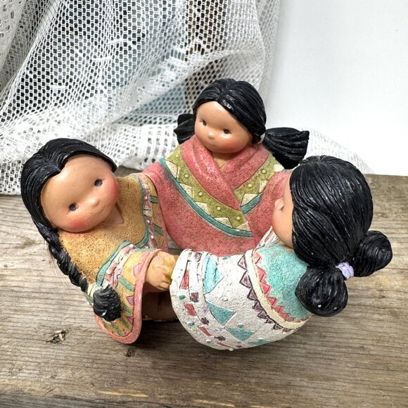 1994 Enesco Corp Three Girls Circle Figurine Handpainted Ceramic Vintage Decor - Picture 4 of 7